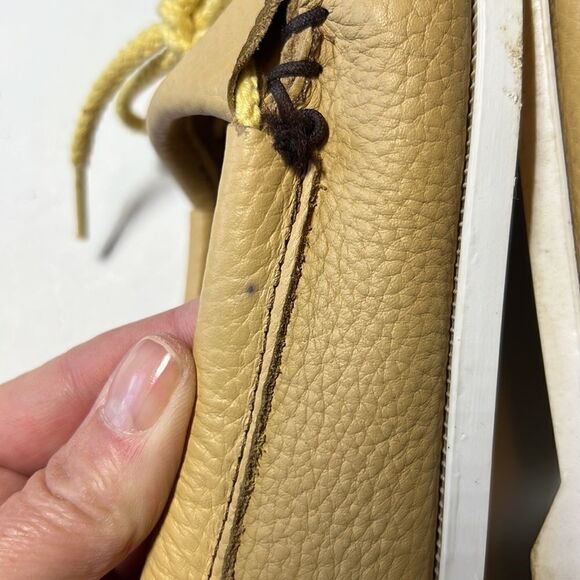 MINNETONKA Women’s Thunderbird Boat Moccasin Shoes Tan Size 7.5 - Picture 14 of 15